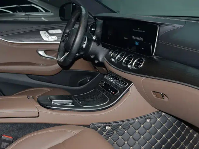 Mercedes-Benz E-Class — Фото автомобиля 19