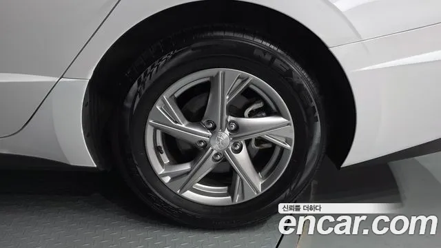 Hyundai Sonata Sonata (DN8) 2.0 LPG(Для проката) — Фото автомобиля 21
