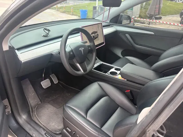 Tesla Model Y — Фото автомобиля 4