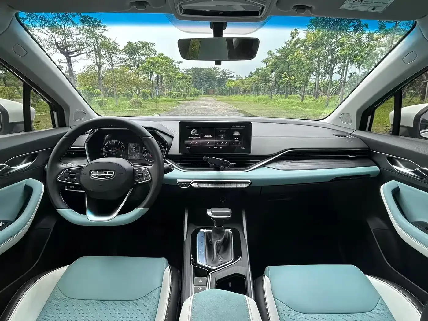 Geely Emgrand S 2022 1.4T CVT Crossover Player — Фото автомобиля 9