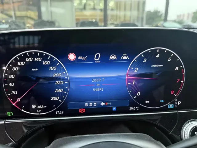 Mercedes-Benz E-Class — Фото автомобиля 5