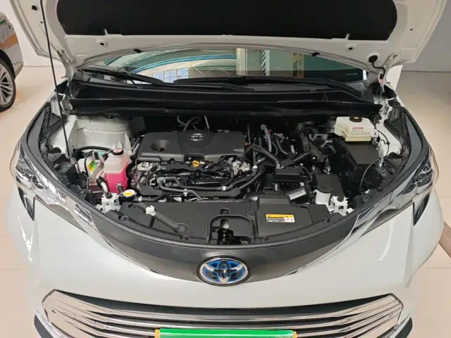 Toyota Sienna — Фото автомобиля 19