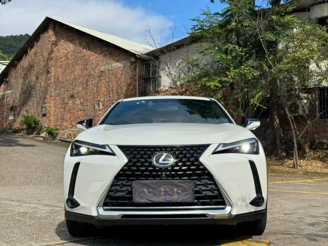 Lexus UX — Фото автомобиля 2