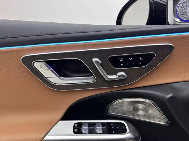 Mercedes-Benz E-Class — Фото автомобиля 16