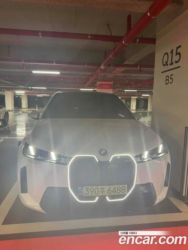 BMW iX — Фото автомобиля 3