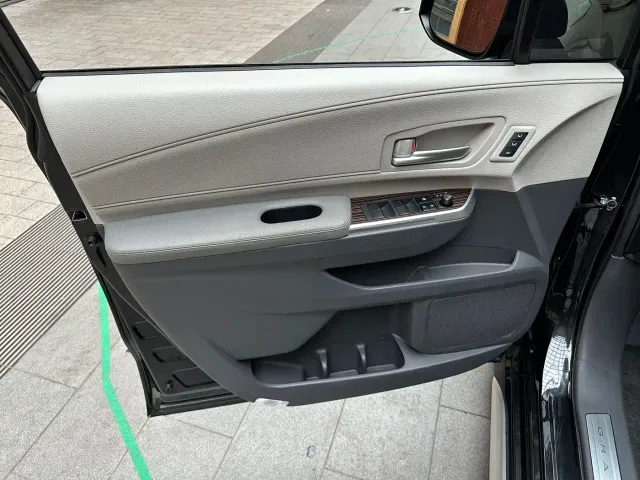 Toyota Granvia — Фото автомобиля 13