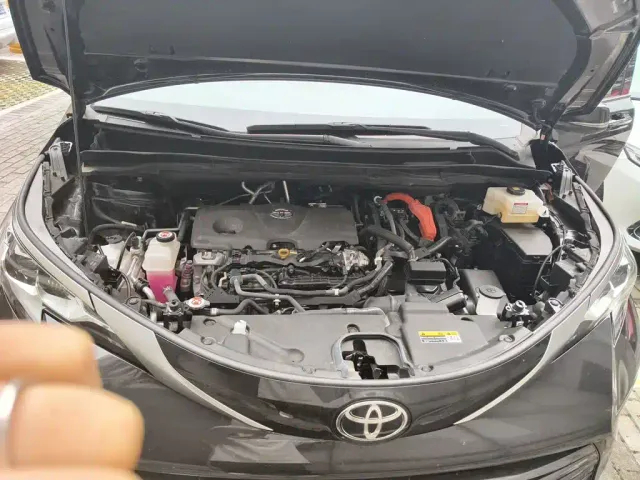 Toyota Sienna — Фото автомобиля 10