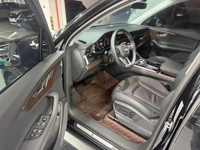 Audi Q7 — Фото автомобиля 4