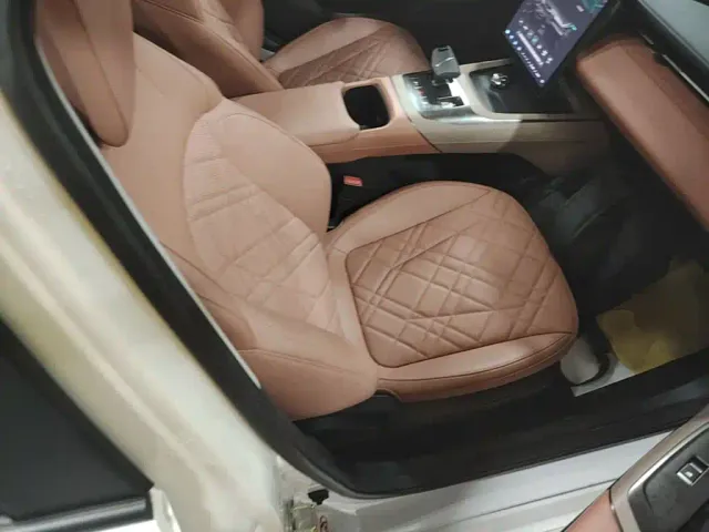 Changan Qiyuan A05 — Фото автомобиля 24