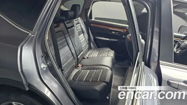 Honda CR-V Generation 5 — Фото автомобиля 11