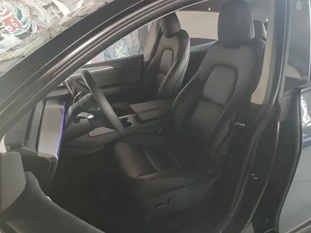 Tesla Model Y — Фото автомобиля 14