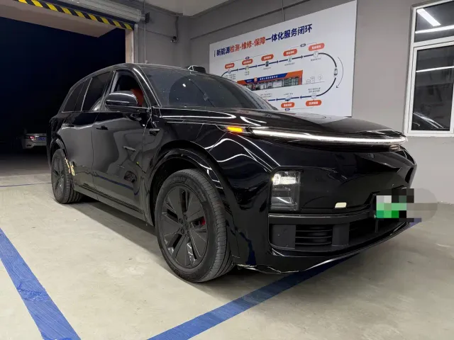 Li Auto L8 — Фото автомобиля 5