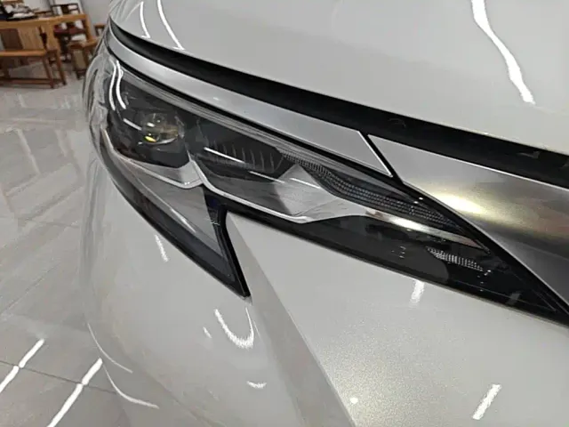Toyota Sienna — Фото автомобиля 10