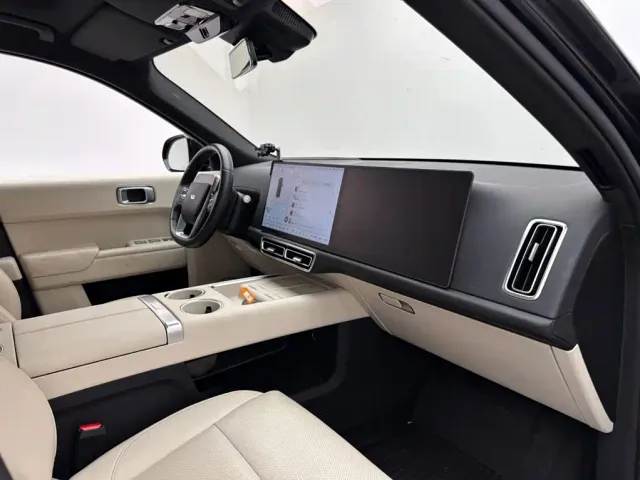 Li Auto L9 — Фото автомобиля 11