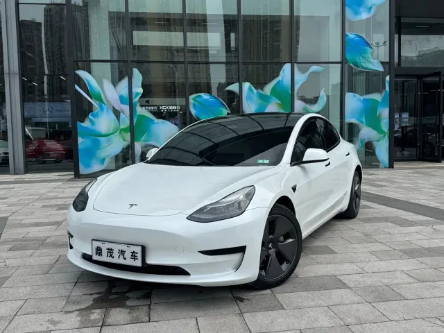 Фотография автомобиля — Tesla Model 3