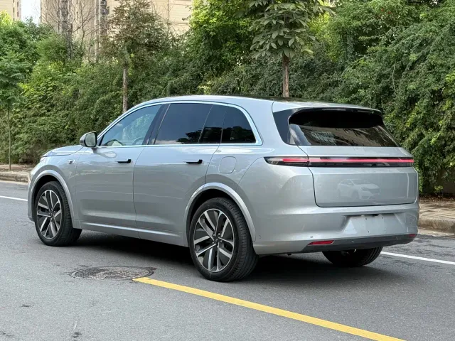 Li Auto L7 — Фото автомобиля 9