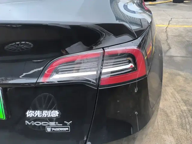 Tesla Model Y — Фото автомобиля 7