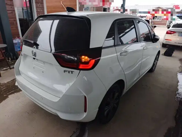 Honda Fit — Фото автомобиля 4
