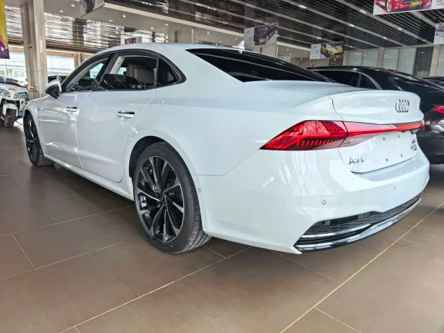 Audi A7L — Фото автомобиля 2