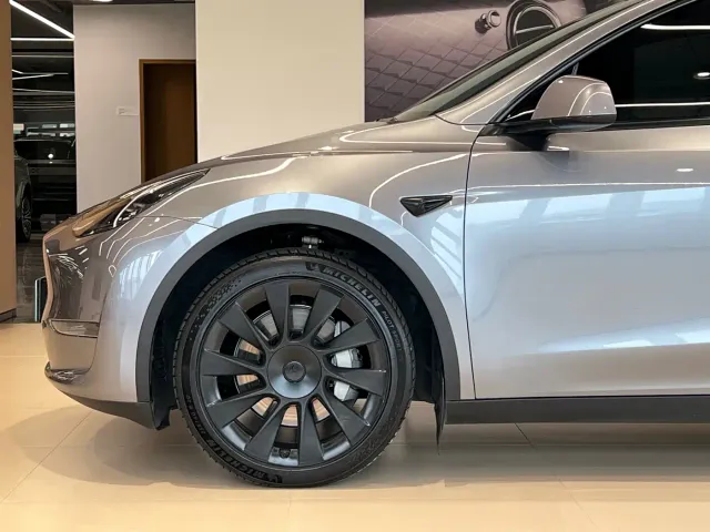 Tesla Model Y — Фото автомобиля 4