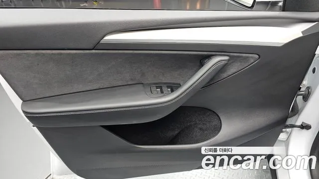 Tesla Model Y — Фото автомобиля 13