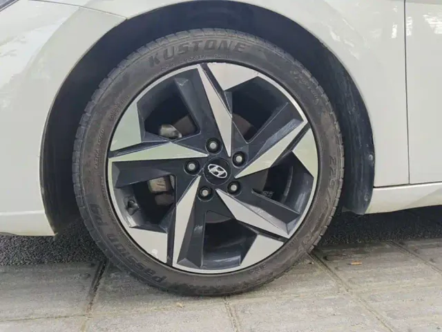 Hyundai Elantra — Фото автомобиля 22