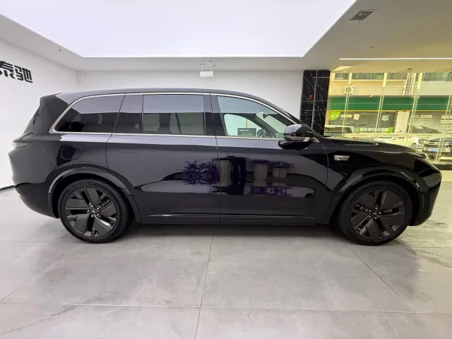 Li Auto L9 — Фото автомобиля 11