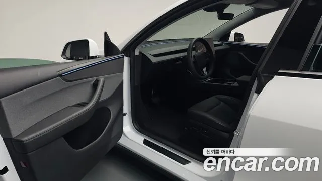 Tesla Model Y — Фото автомобиля 9