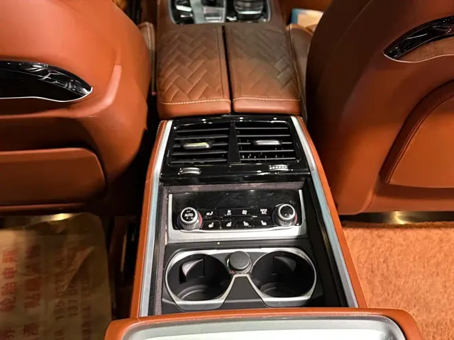 BMW 7 Series — Фото автомобиля 11