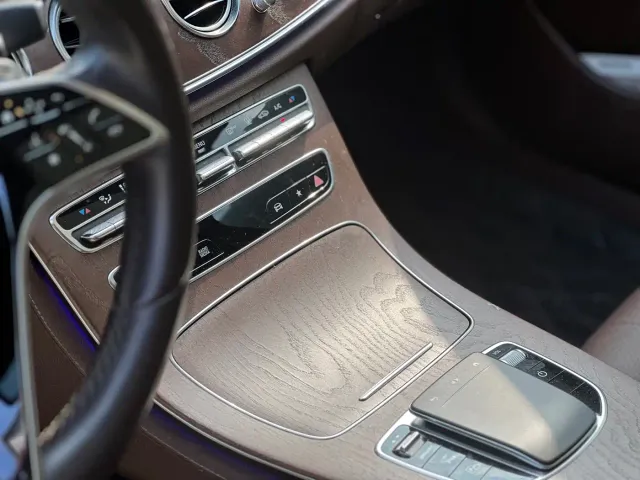 Mercedes-Benz E-Class — Фото автомобиля 13