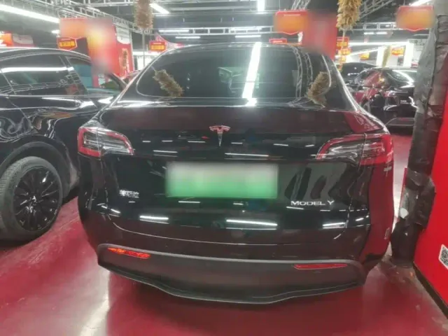 Tesla Model Y — Фото автомобиля 5