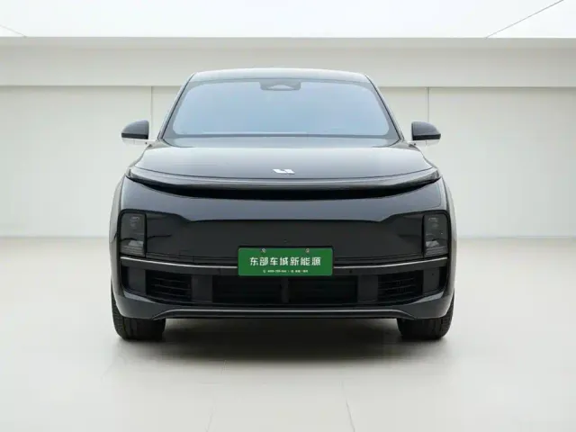 Li Auto L8 — Фото автомобиля 2