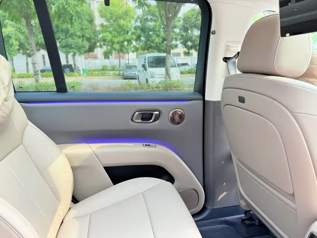 Li Auto i8 — Фото автомобиля 21