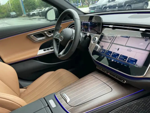 Mercedes-Benz E-Class — Фото автомобиля 20