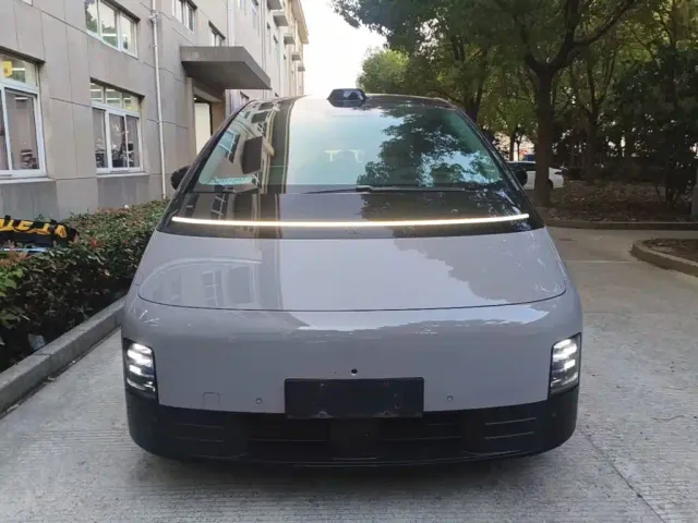 Li Auto MEGA — Фото автомобиля 2