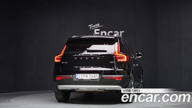 Вольво XC40 B4 Ultimate Bright — Фото автомобиля 4