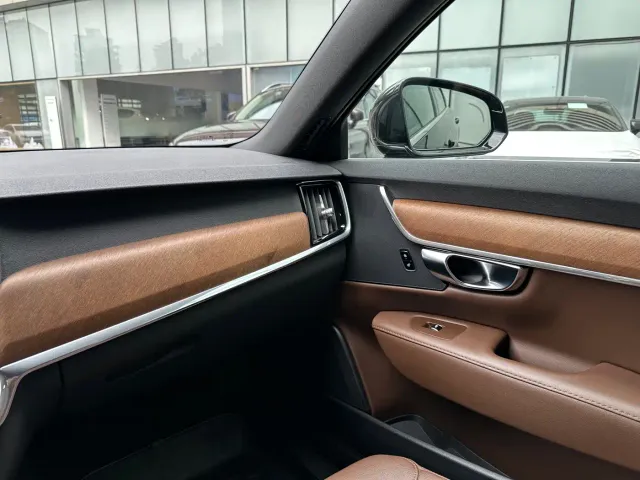 Volvo S90 — Фото автомобиля 11