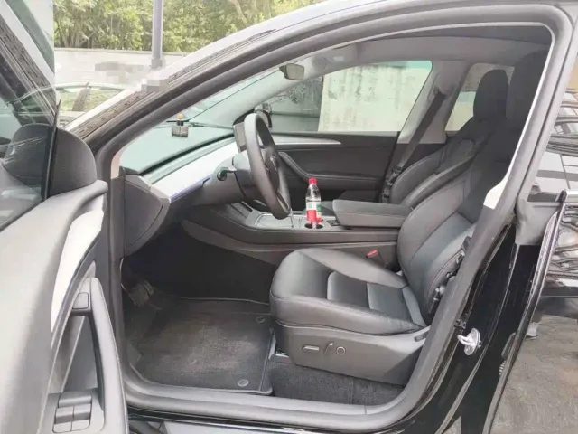 Tesla Model Y — Фото автомобиля 8