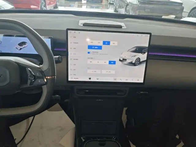 Lynk & Co Z20 — Фото автомобиля 12
