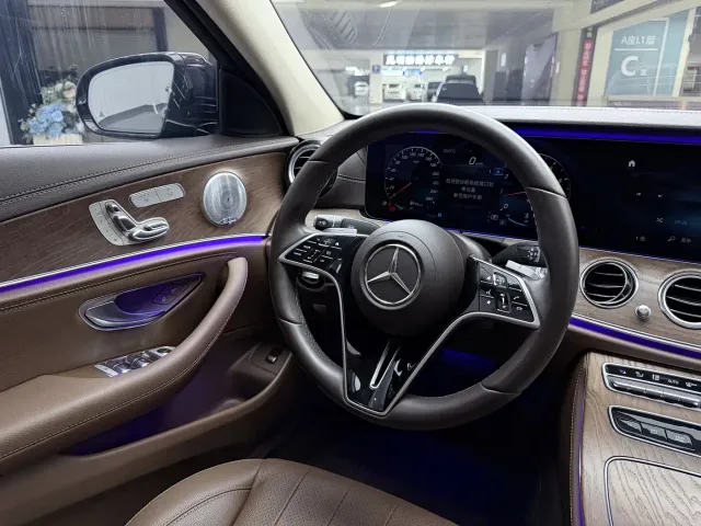 Mercedes-Benz E-Class — Фото автомобиля 20