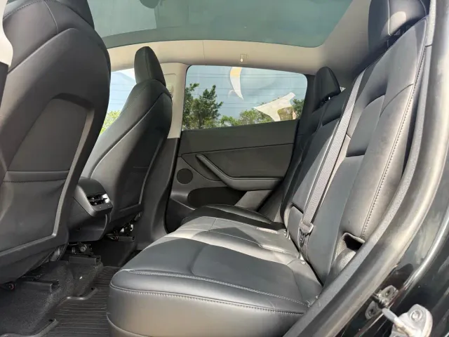 Tesla Model Y — Фото автомобиля 8