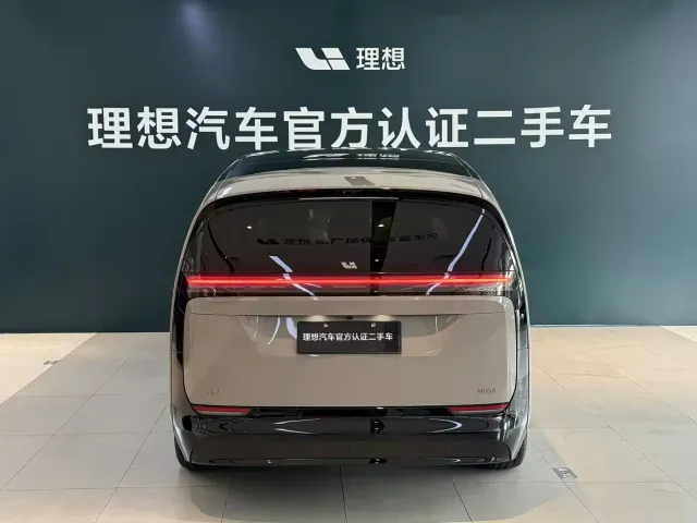 Li Auto MEGA — Фото автомобиля 3