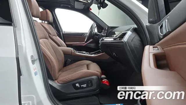 BMW X5 xDrive 40i M Sport — Фото автомобиля 24