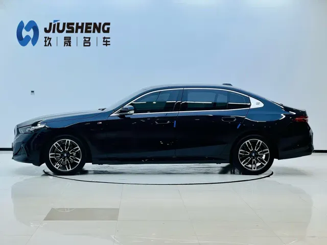 BMW 5 Series — Фото автомобиля 3