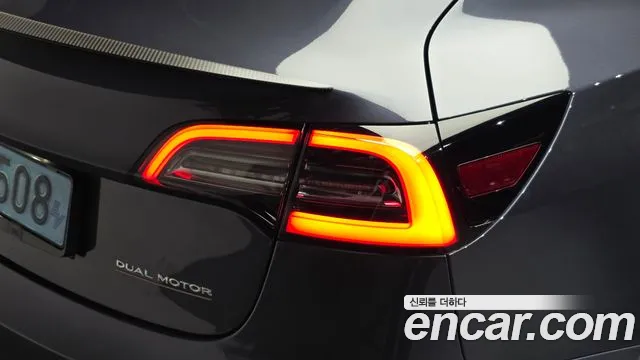 Tesla Model 3 — Фото автомобиля 8