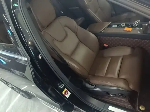 Volvo XC60 — Фото автомобиля 24