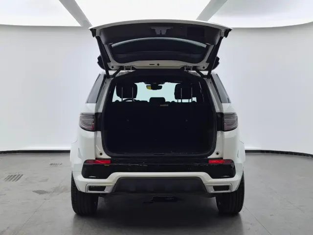 Land Rover Discovery Sport — Фото автомобиля 8