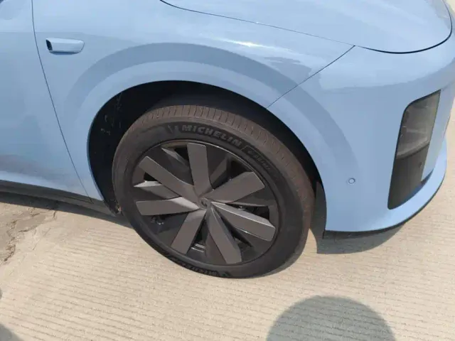 Li Auto i8 — Фото автомобиля 6