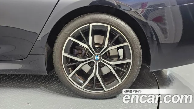 BMW 5-Series — Фото автомобиля 19