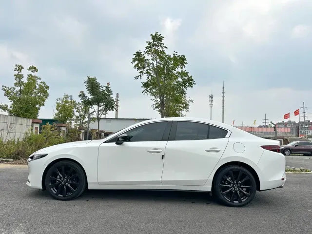Mazda Axela — Фото автомобиля 9